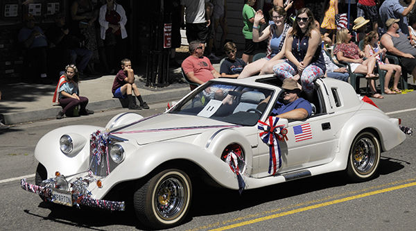 Parade 9